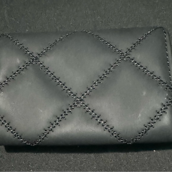 Black leather Tory Burch wallet with black plastic hardware - Picture 5 of 5